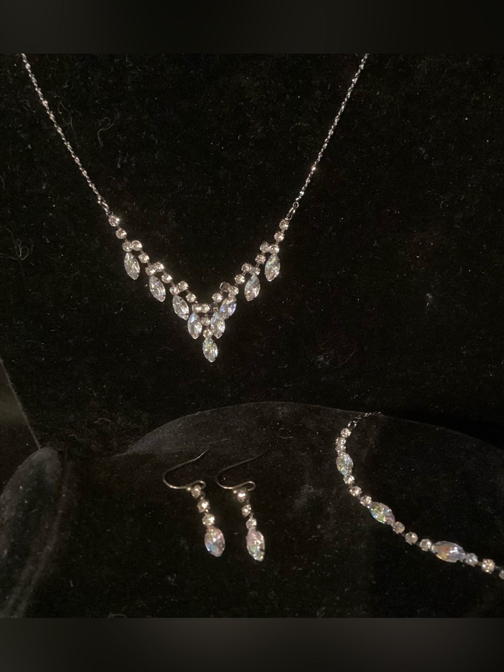 Vintage Silver-tone Avon Chevron Necklace, Bracelet & Earrings - Picture 3 of 3
